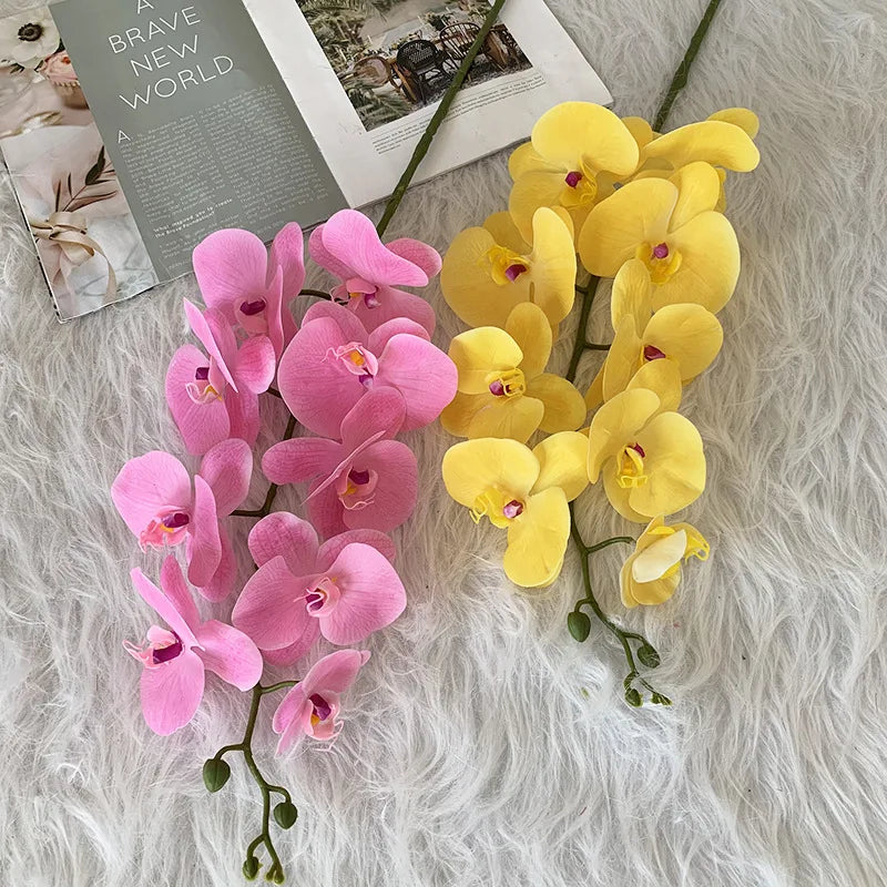 décoration intérieure orchidées artificielles blanc rose jaune feuilles vertes minimaliste mariage anniversaire baby shower