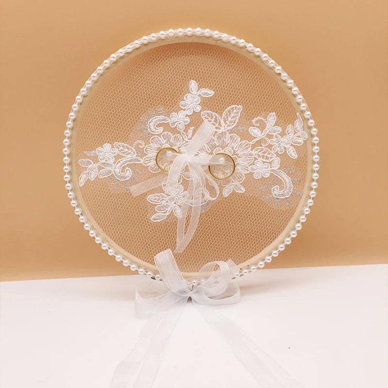 anneau mariage boîte dentelle fleurs blanc présentoir bijoux classique or blanc emballage