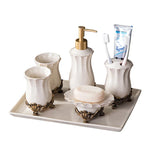 ensemble salle bain blanc élégant céramique ornements dorés distributeur savon tasse support plateau