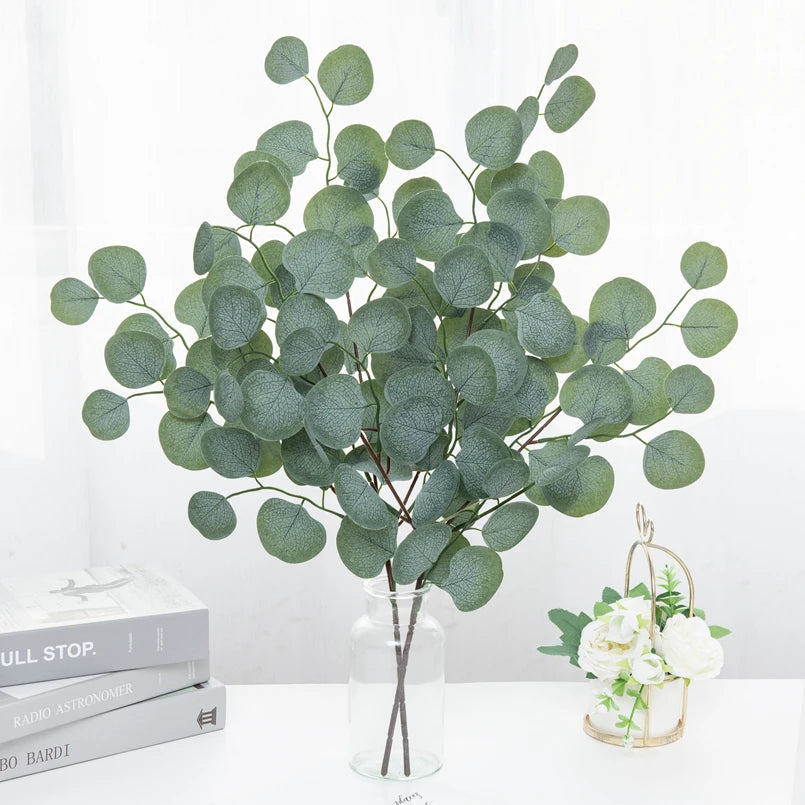 branche artificielle feuilles eucalyptus vert naturelle minimaliste decoration intérieure contemporaine chambre salon