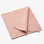 serviette table moderne gris rose pâle franges bord texture rugueuse opacité rustique