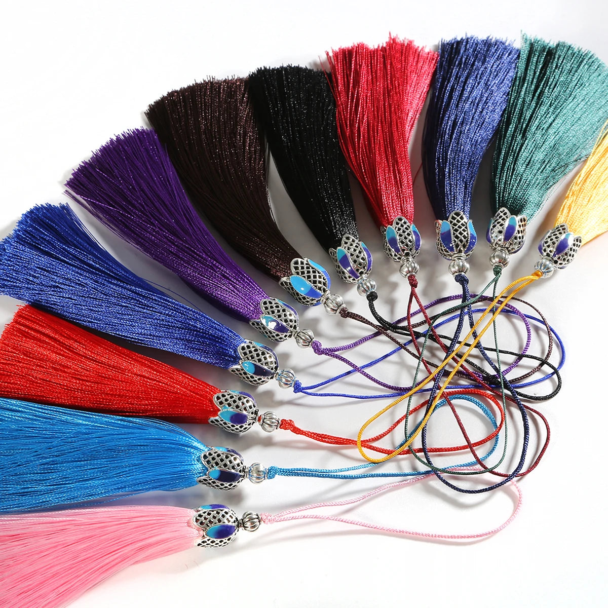 pompons polyester couleur noir rouge bleu vert jaune élégants décoration textile maison bricolage