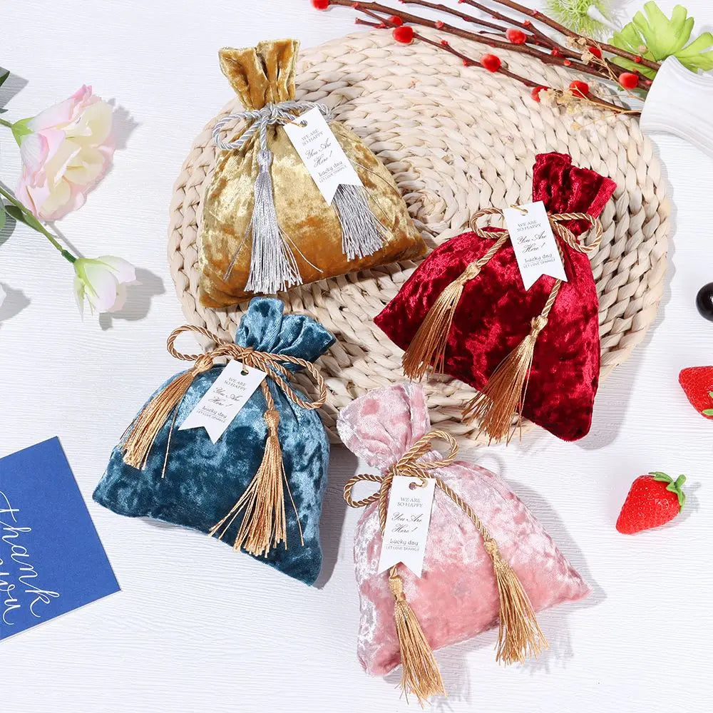 sac bonbons velours rouge rose bleu gris doré classique pompons ruban noué