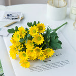 bouquet marguerites soie orange jaune rose blanc vase blanc moderne décoration intérieur mariage