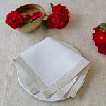 serviettes classiques brodées texture lin blanc beige maison restaurant rustic
