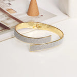 bracelet moderne paillettes or argent fermoir élégant accessoire mode bijou métal qualité haut gamme
