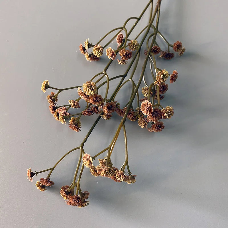 bouquet artificiel fleurs roses blanches marrons rouges petite fleurs rondes naturel minimaliste decoration maison