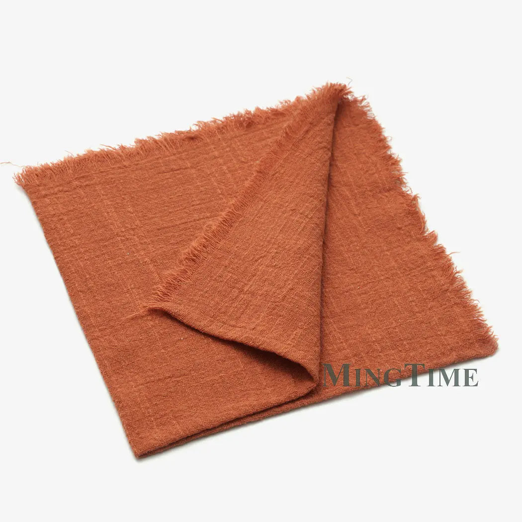 serviette table moderne gris rose pâle franges bord texture rugueuse opacité rustique