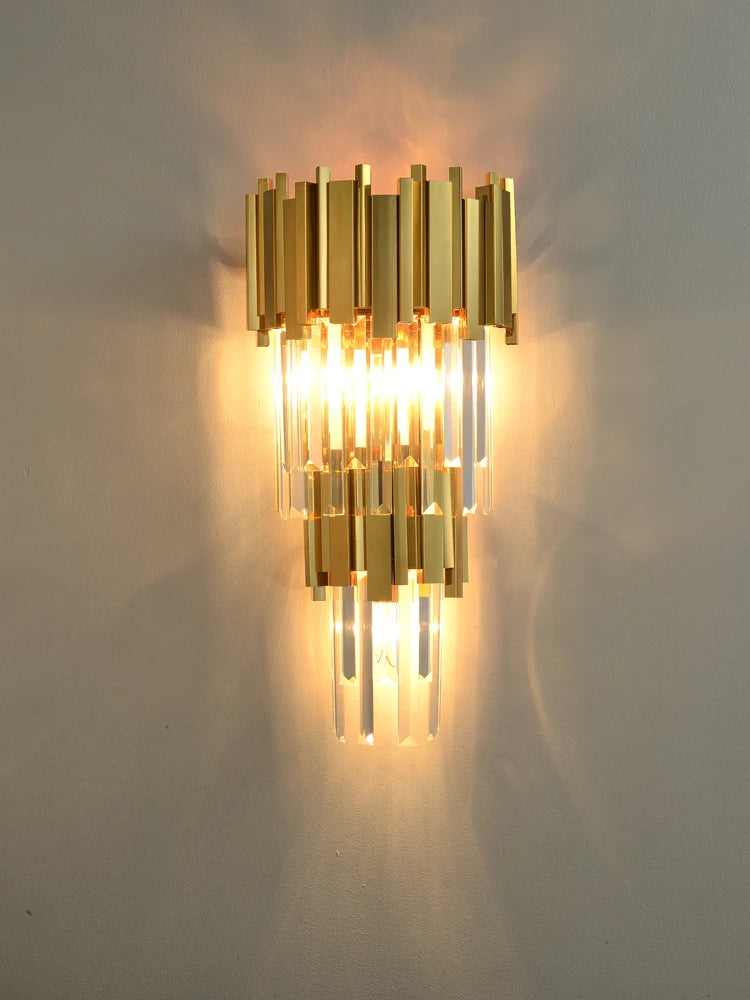 Détail du cristal doré de l'applique murale LED