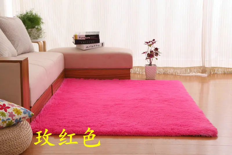 tapis moderne doux uni beige clair rose pâle bleu clair bordure fleurs noires 160cm