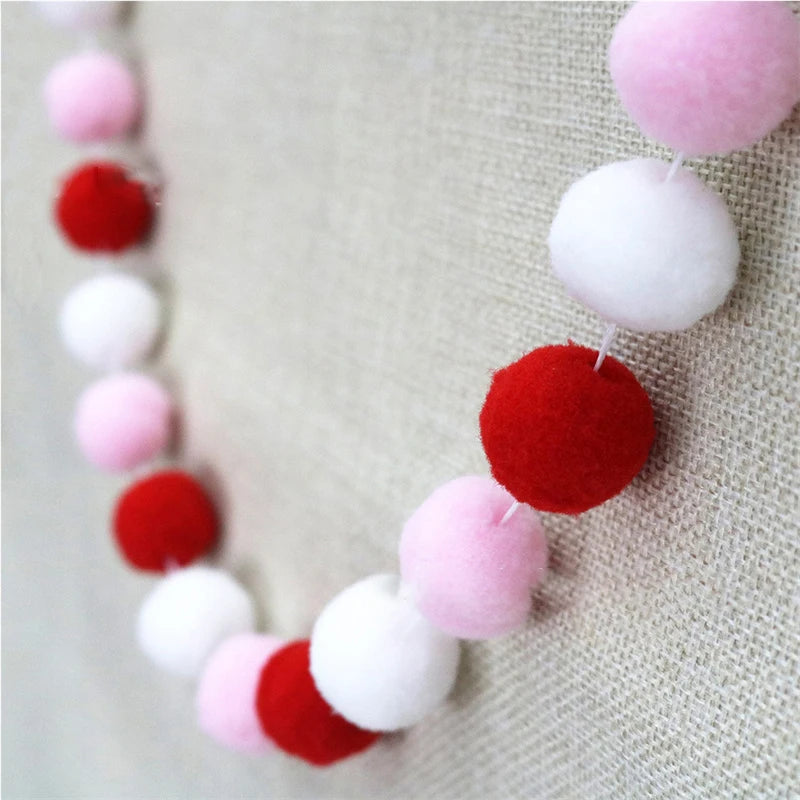 collier créatif coloré boules feutre rouge blanc gris beige jaune anniversaire noël mariage
