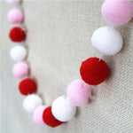 collier créatif coloré boules feutre rouge blanc gris beige jaune anniversaire noël mariage
