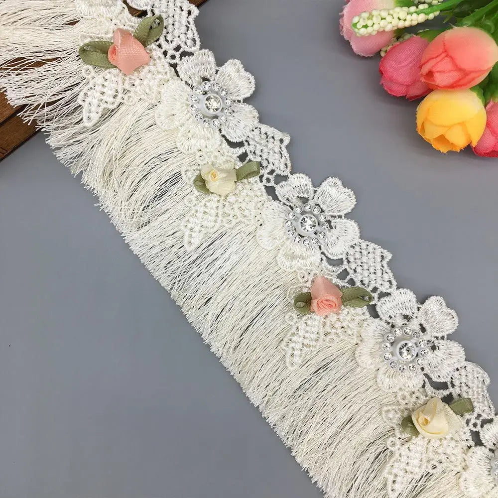ruban dentelé franges fleurs artificielles noir blanc rose pâle vintage romantique mariage