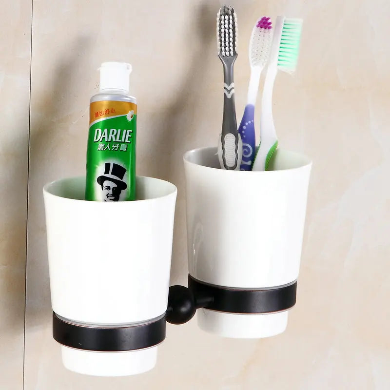 accessoires salle bain noir blanc motif floral classique porte serviettes papier toilette porte savon