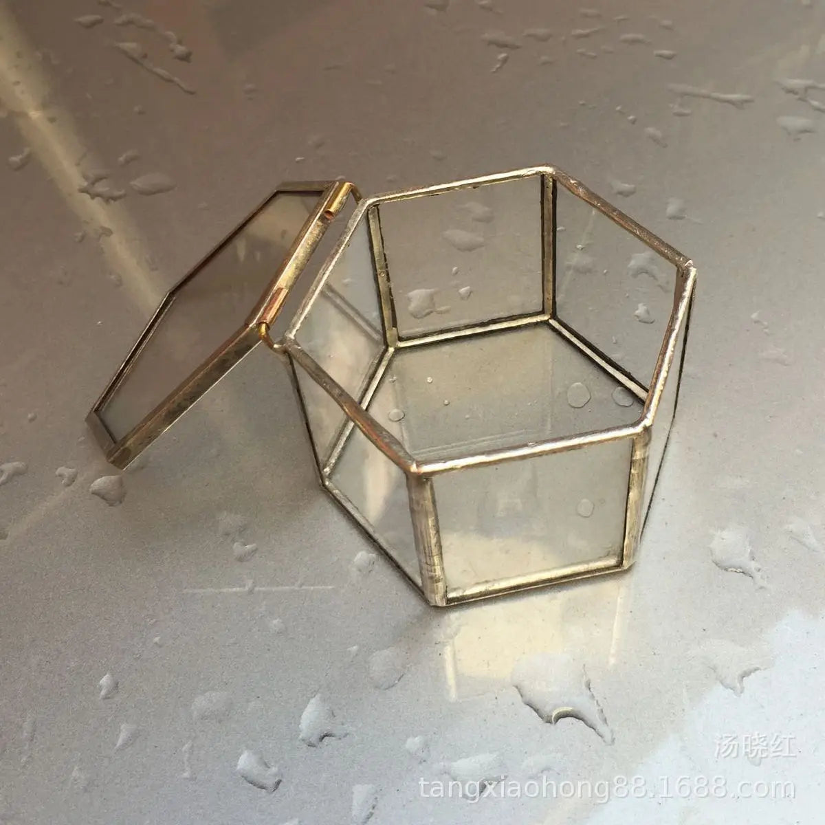 boîte bijoux hexagonale transparente moderne anneaux doré verte minimaliste