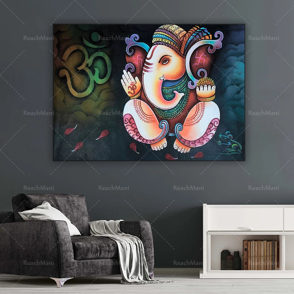 Une peinture murale colorée et ornée représentant une figure hindoue avec des motifs traditionnels décoratifs.