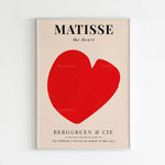 L'affiche présente une grande forme de cœur rouge au centre, avec le nom de l'artiste "Matisse" et le titre de l'exposition "The Heart" en haut. Les informations sur l'organisateur de l'exposition, Berggruen & Cie, sont indiquées en bas de l'affiche.