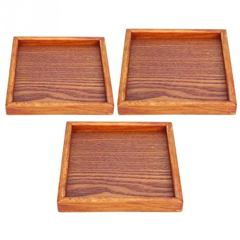 Plateau rectangulaire en bois avec collations et fruits