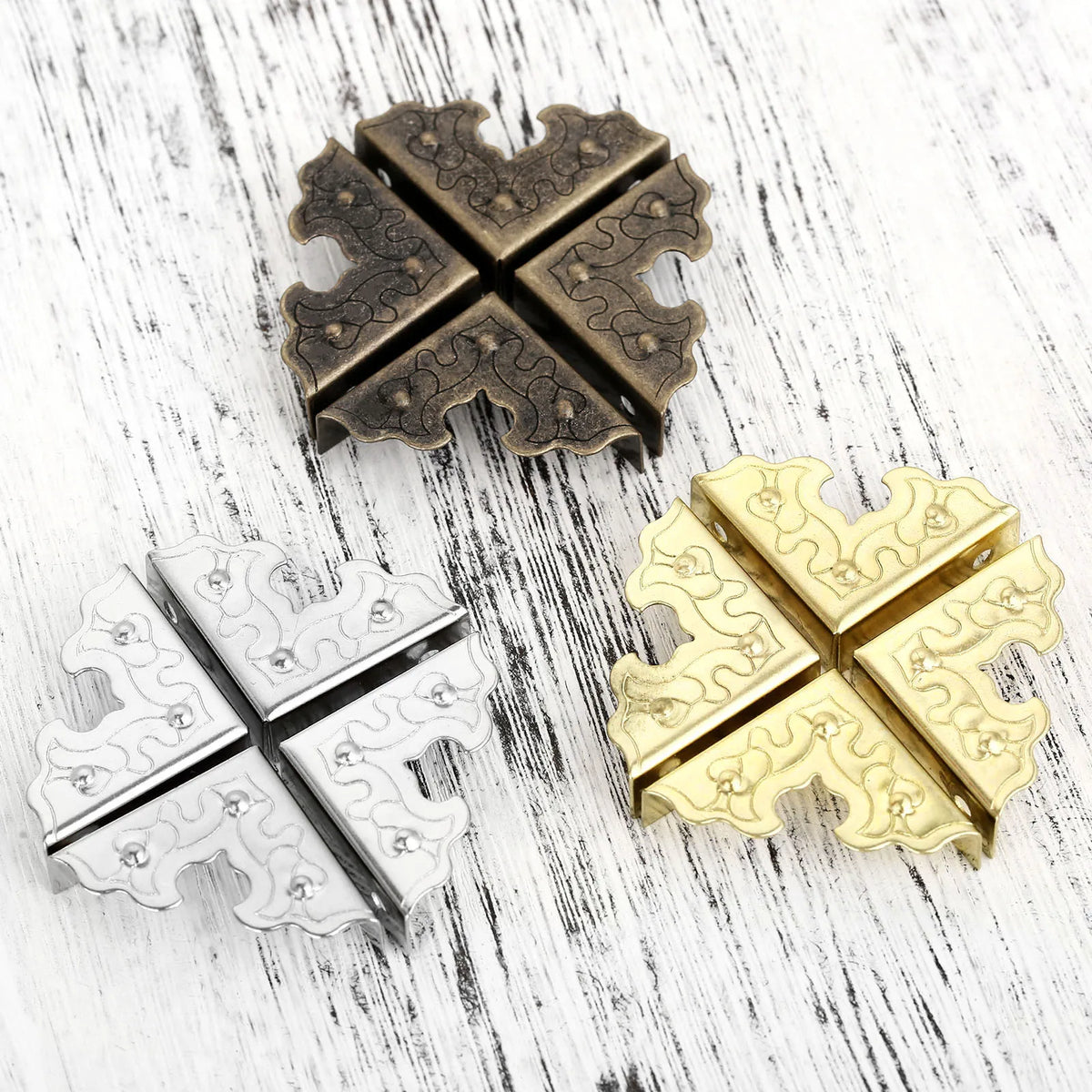 protections angle decoratives bronze argent gold meuble ancien floral abstrait gravures vintage fixations vis