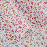 tissu coton imprimé fleurs roses bleues classique blanc patchwork bricolage artisanal scrapbooking jeux poupées