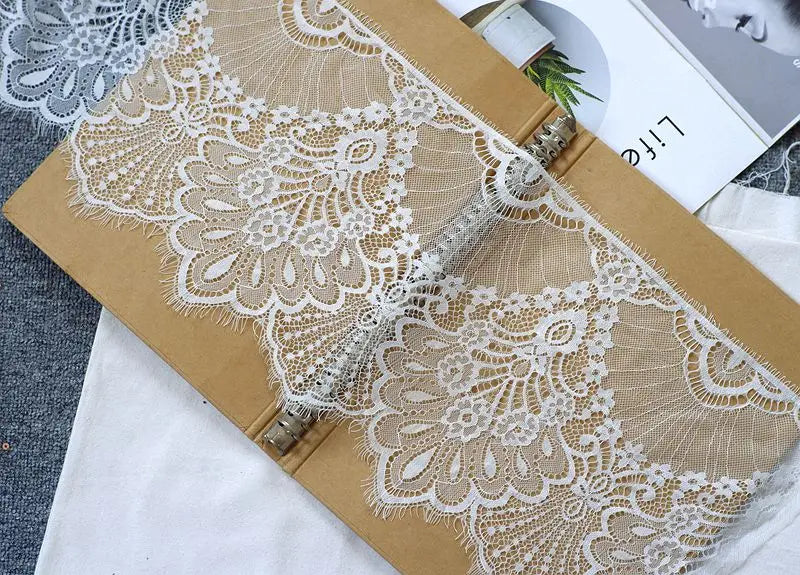 dentelle polyester coton 25cm 46cm blanc noir floral brodée translucide classique élégant clips emballage