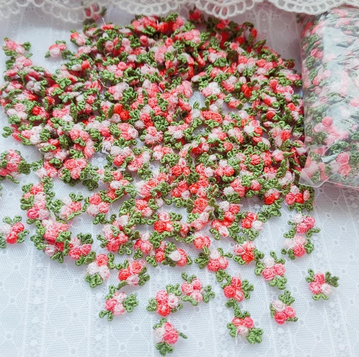 broderies dentelle fleurs simples vert rose blanc traditionnelles couture femmes