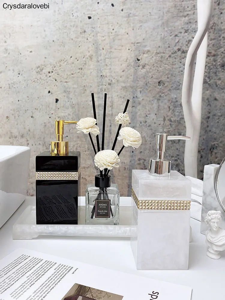 distributeur savon huiles essentielles moderne élégant blanc noir marbré set accessoires