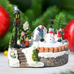 Maison miniature de Noël blanche décorative sur table