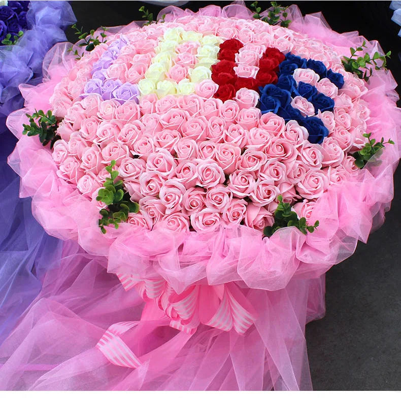 décoration intérieure moderne bouquet roses artificielles couleurs variées élégantes mariage anniversaire événements