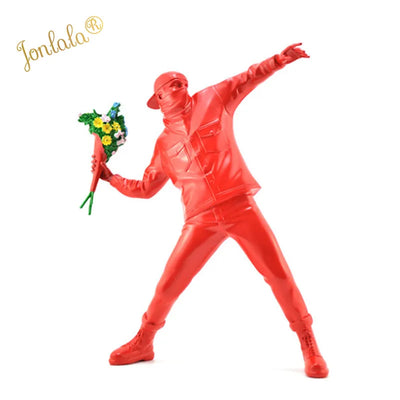 Figurine Banksy Flower Bomber rouge vue de face