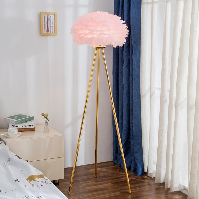 lampe sol moderne plumes blanche dorée pieds trépied led chambre salon entree