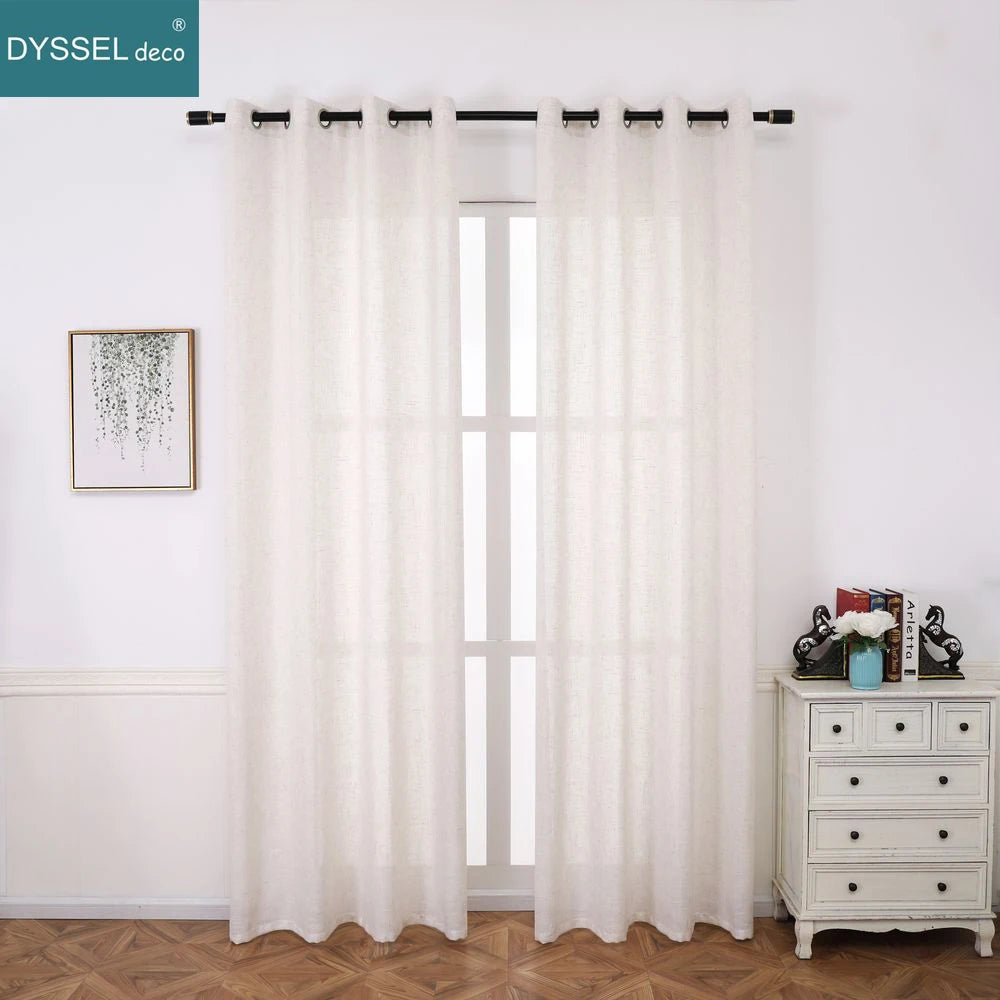 Détail du motif rayé du rideau en polyester