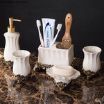 ensemble salle bain blanc doré classique cérémonial distributeur savon tasse buvant support savon porte