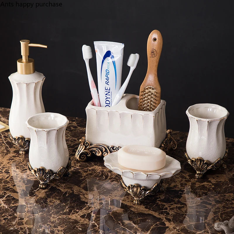 ensemble salle bain blanc doré classique cérémonial distributeur savon tasse buvant support savon porte