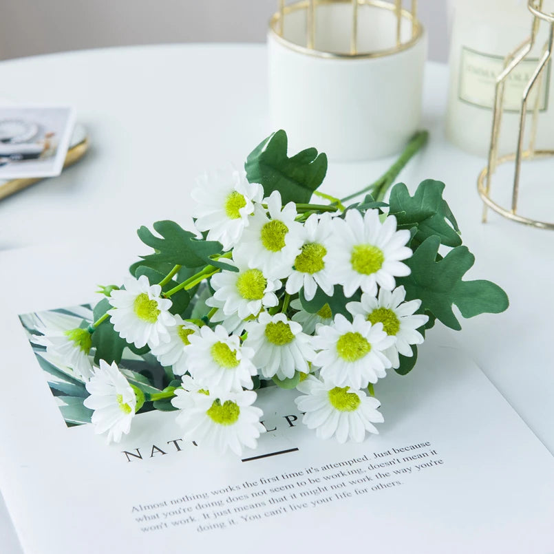 bouquet marguerites soie orange jaune rose blanc vase blanc moderne décoration intérieur mariage