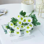 bouquet marguerites soie orange jaune rose blanc vase blanc moderne décoration intérieur mariage