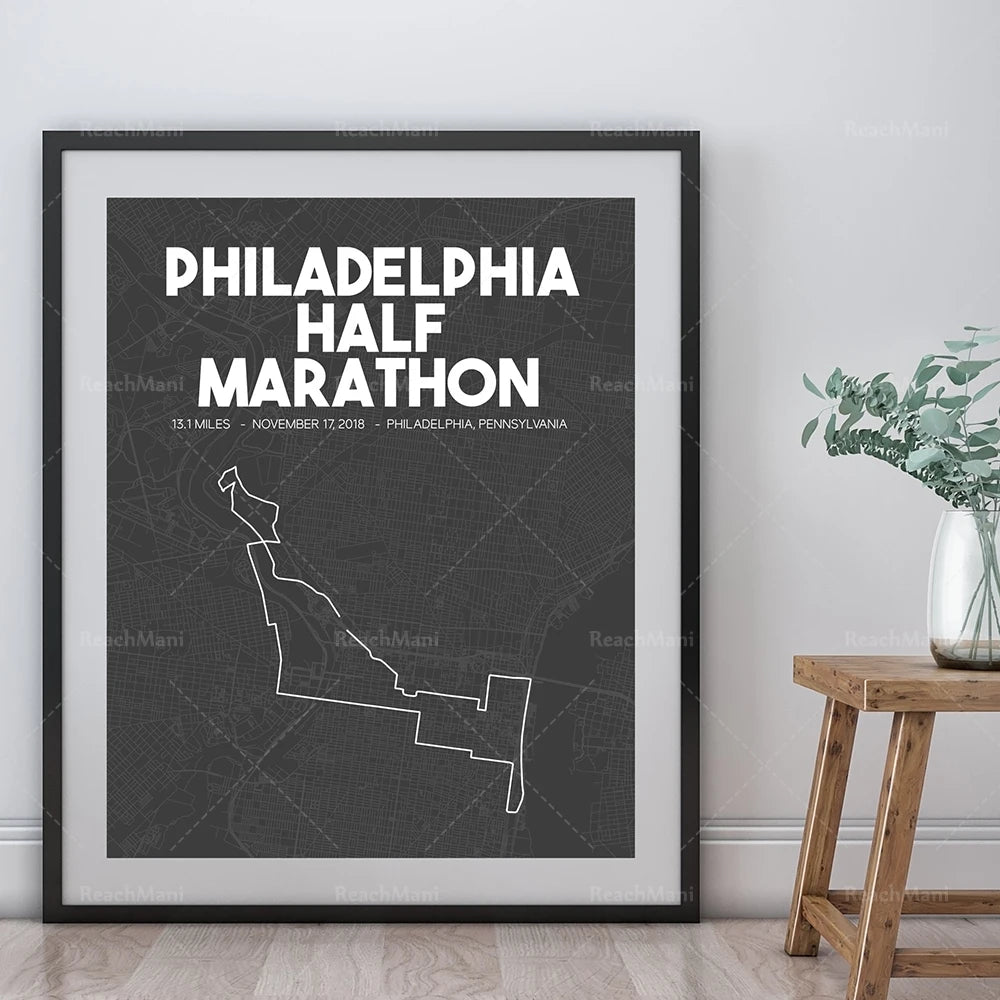 Affiche encadrée de la course du semi-marathon de Philadelphie, montrant le tracé de la course sur une carte foncée de la ville.