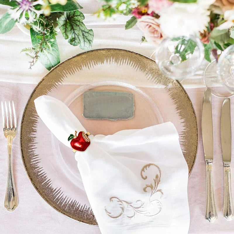 Décoration de table festive avec ronds de serviette pomme