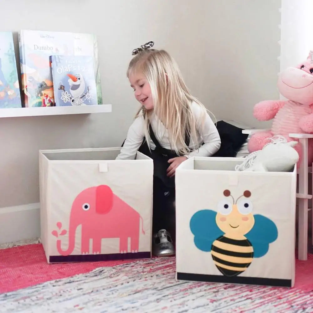 Boîte cube pliée à plat pour le rangement
