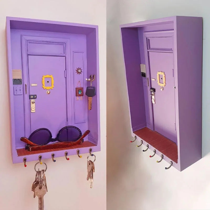 porte murale bois réaliste détails métalliques dorés serrure cadenas poignée miroir porte clés violet