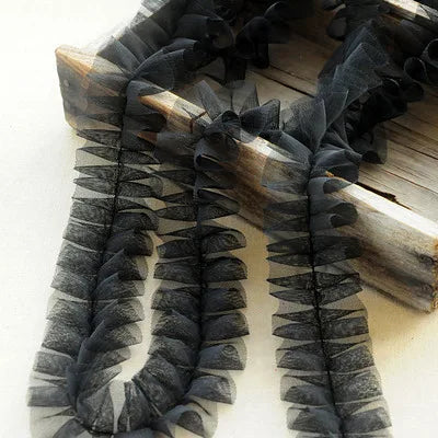 ruban tulle dentelle franges semi transparent rose clair rouge decoration tissu maille ecologique