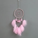 attrape rêves bleu clair gris plumes wicker boho chic chaines métalliques ornemental suspension décoration