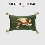 coussin carré vert foncé monogramme blanc velours tassel beige moderne brodé environnemental taie d'oreiller