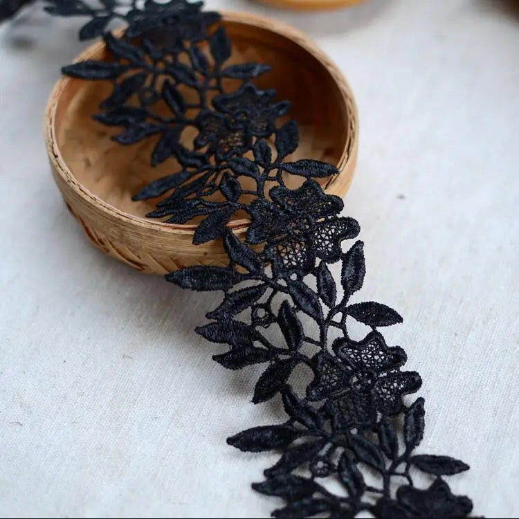 ruban dentelle noir blanc fleurs feuilles classique élégant 100 polyester soluble eau écologique bricolage