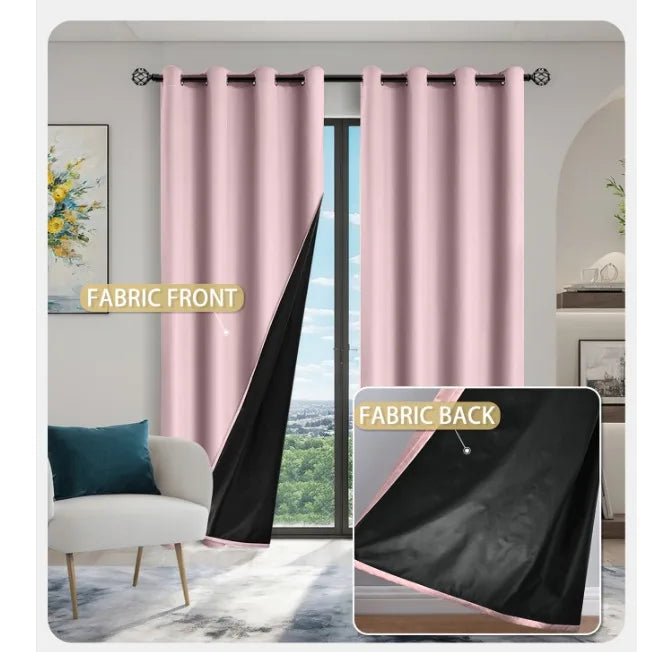 Rideau vieux rose à doublure noire vu de face et de dos, avec un effet occultant maximal, accroché à une fenêtre de salon moderne.
