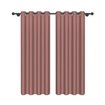 Ensemble de deux rideaux occultants vieux rose à œillets, présenté sur fond blanc, idéal pour bloquer la lumière dans une chambre ou un salon.