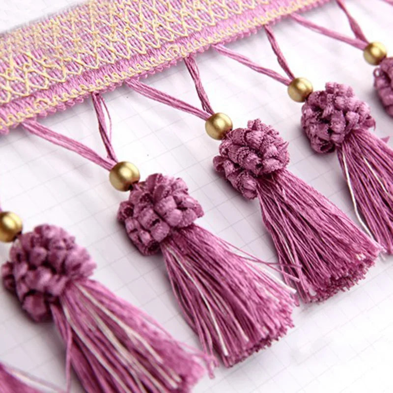 ruban pompons tissus rouge marron gris violet rose doré traditionnel décoratif