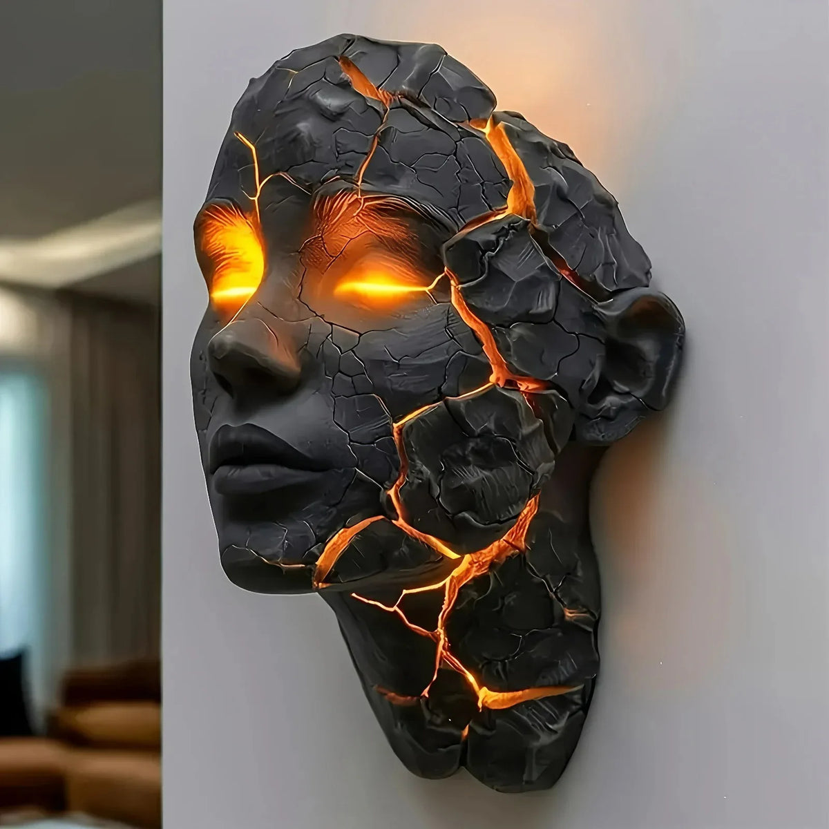 masque sculptural noir orange texture craquelée effet lave art contemporain sans fixation visible