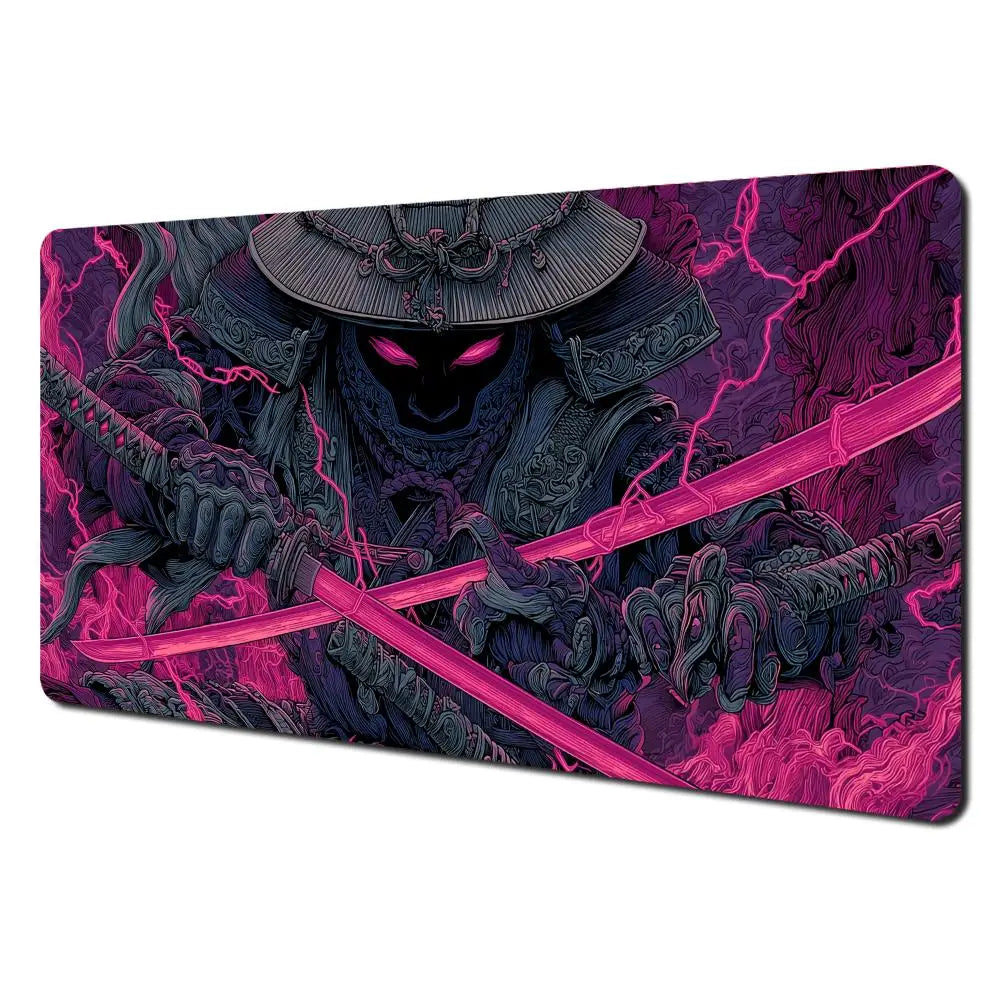 tapis jeu cartes magiques motif samouraï paysage fantastique violet rose noir blanc artistique