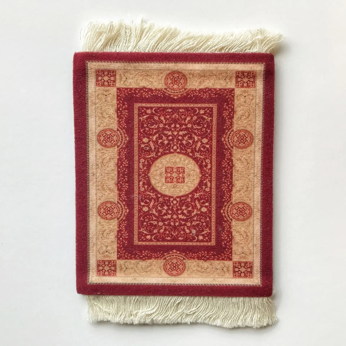 tapis table classique ornements floraux motifs géométriques franges rouge vert bleu beige blanc respectueux